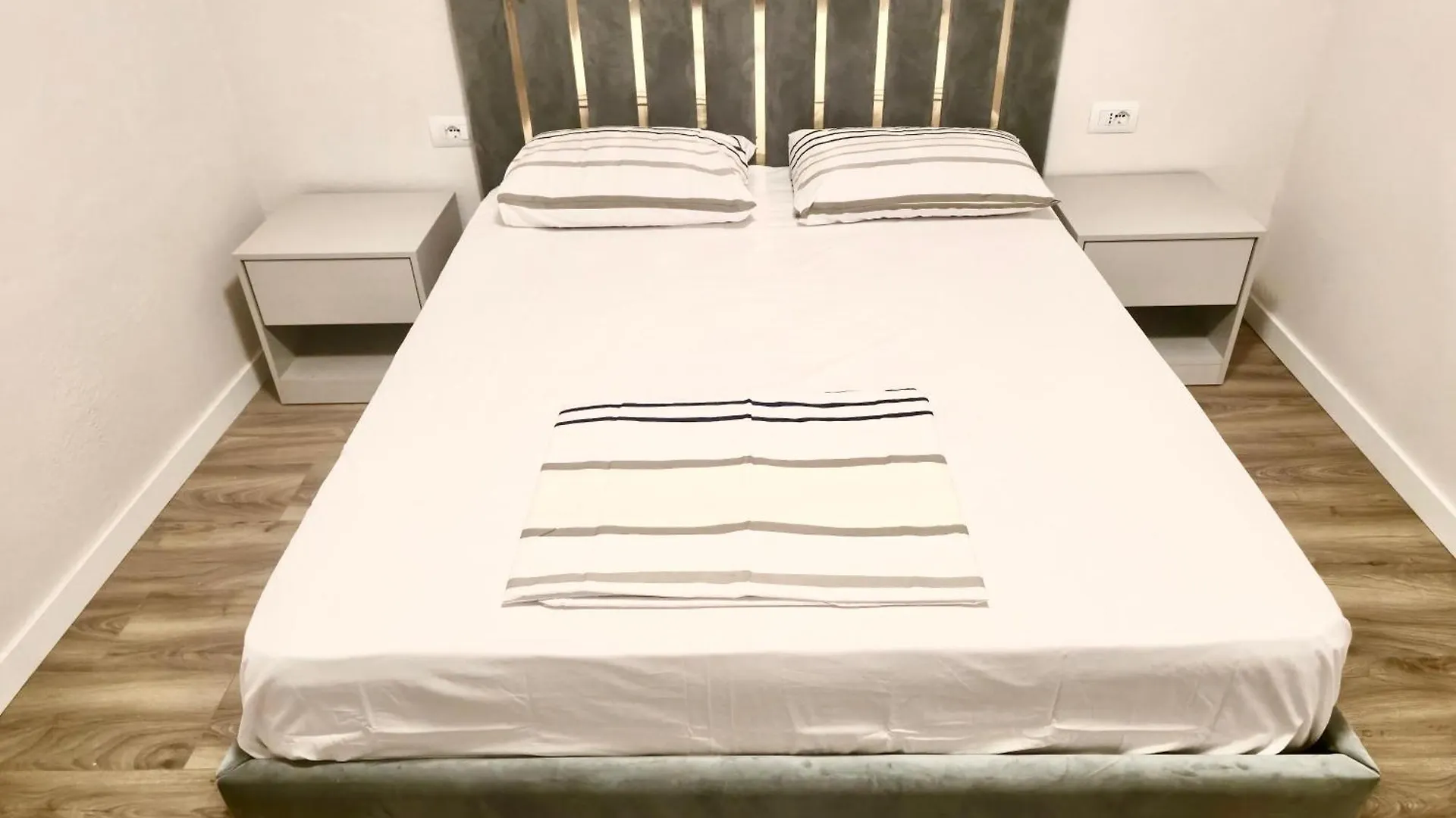 Kika Central Apartment ティラナ アルバニア